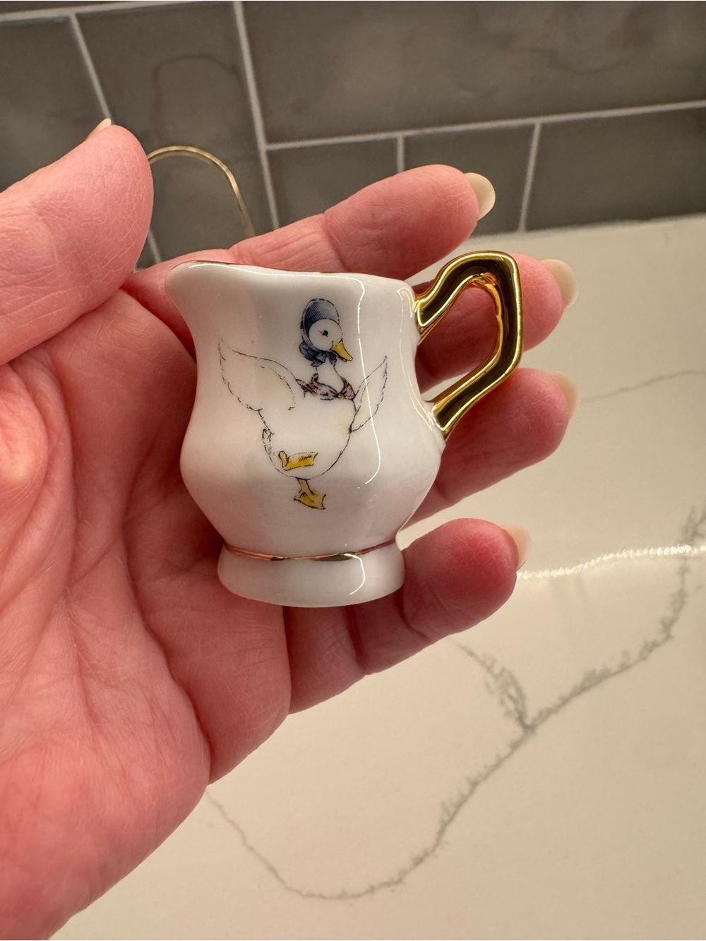 Jemima Puddle-Duck Miniature Porcelain Tea Set - Picture 3 of 9